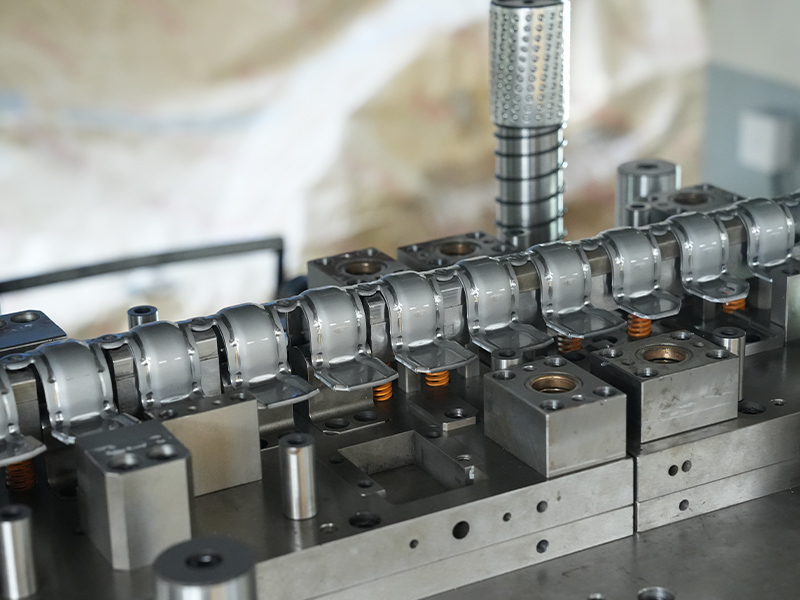 چه اتفاقی می افتد در یک کارخانه برای ساخت قطعات مهر زنی فلزی؟